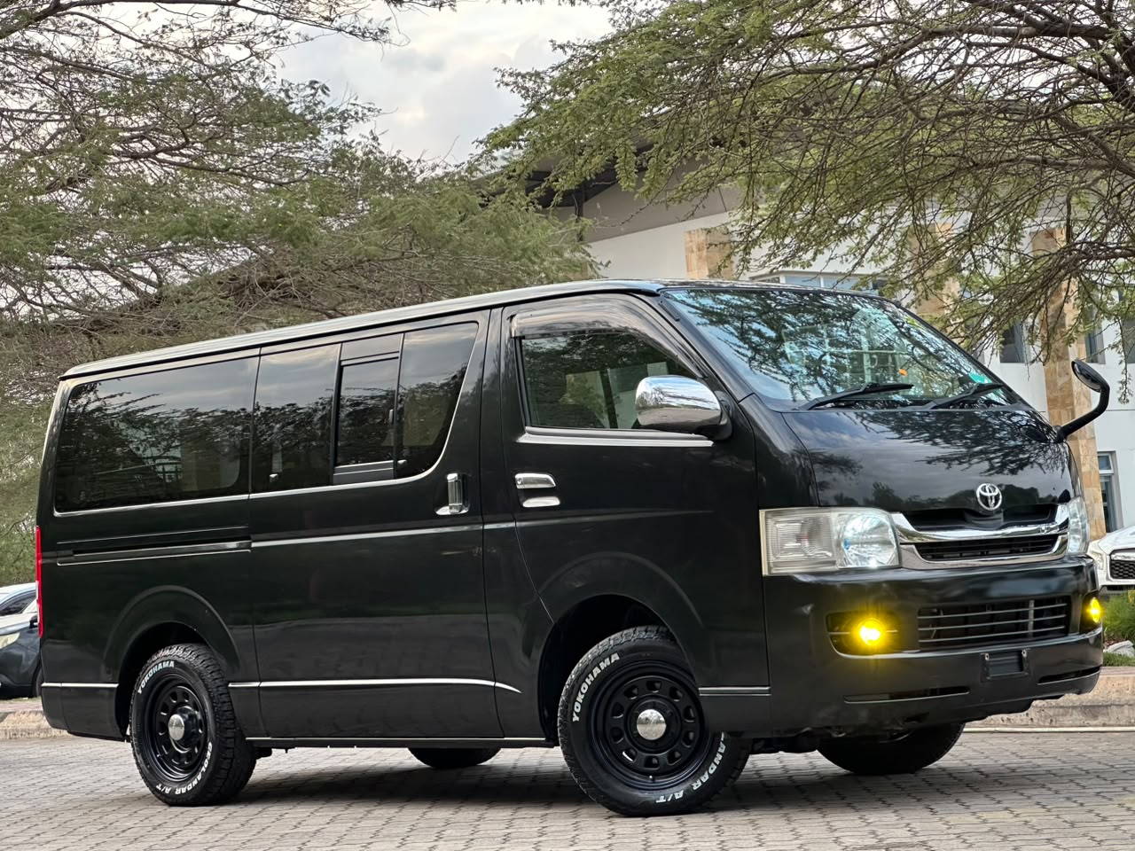 TOYOTA HIACE VAN LONG